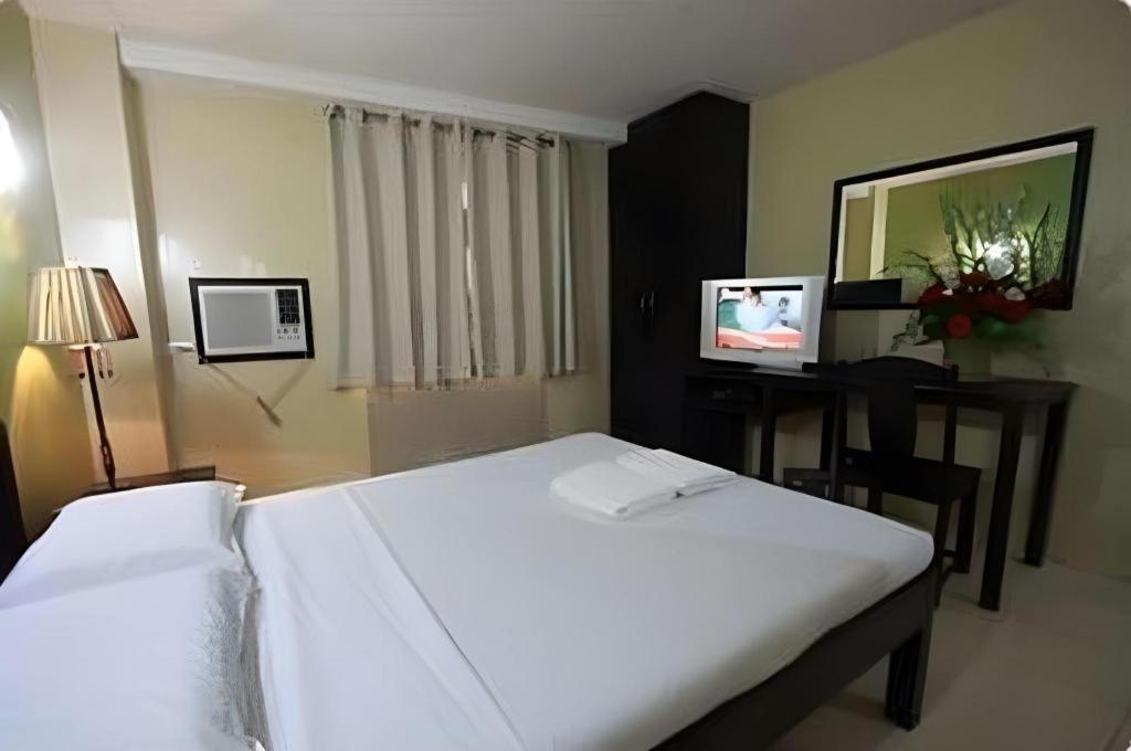 Sampaguita Suites Plaza Garcia Cebu Buitenkant foto